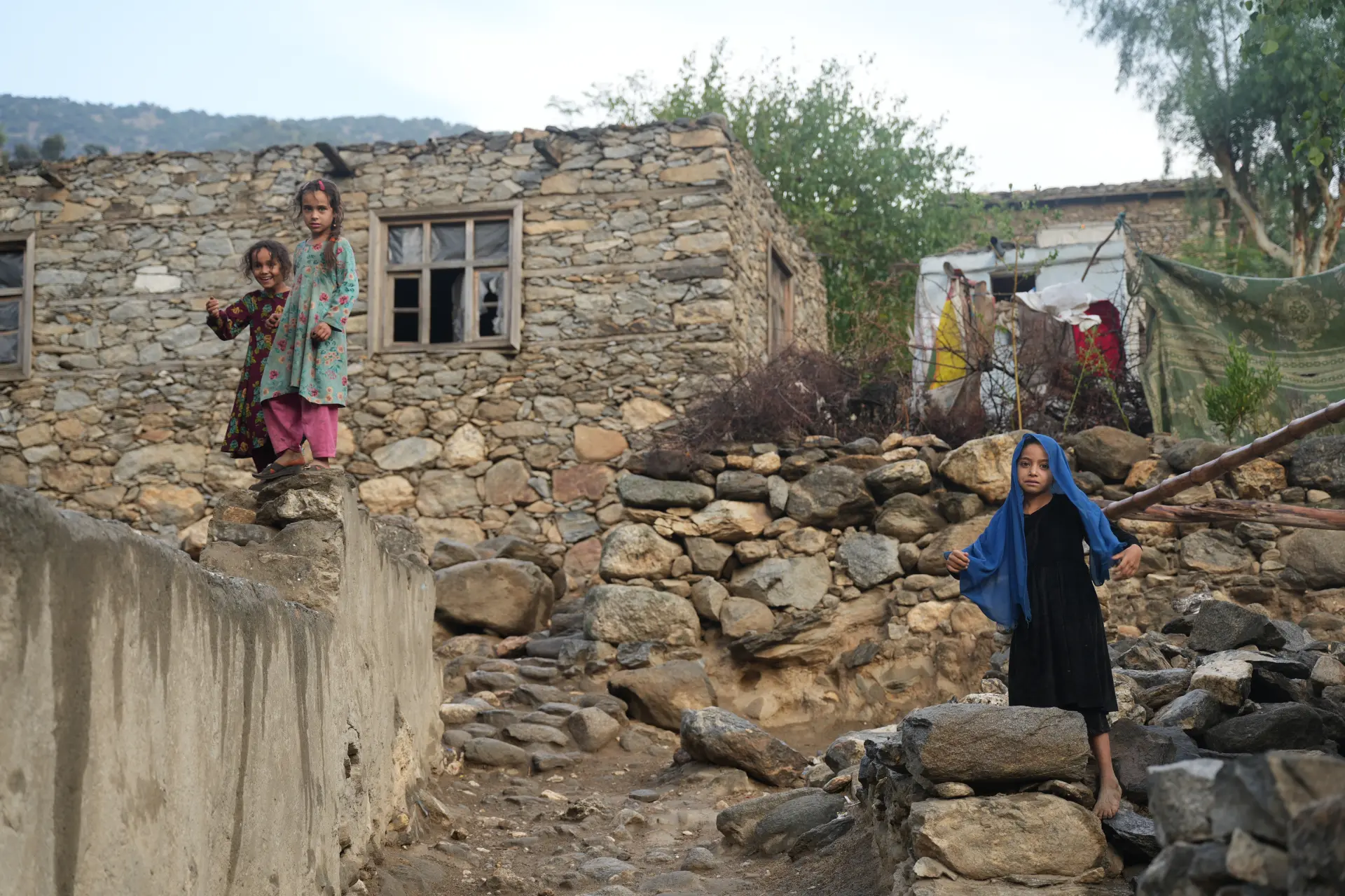 對普通民眾而言，斷網帶來的不只是生活不便。身在外國的阿富汗人無法與家人聯絡，陷入深切擔憂。(圖：新華社)