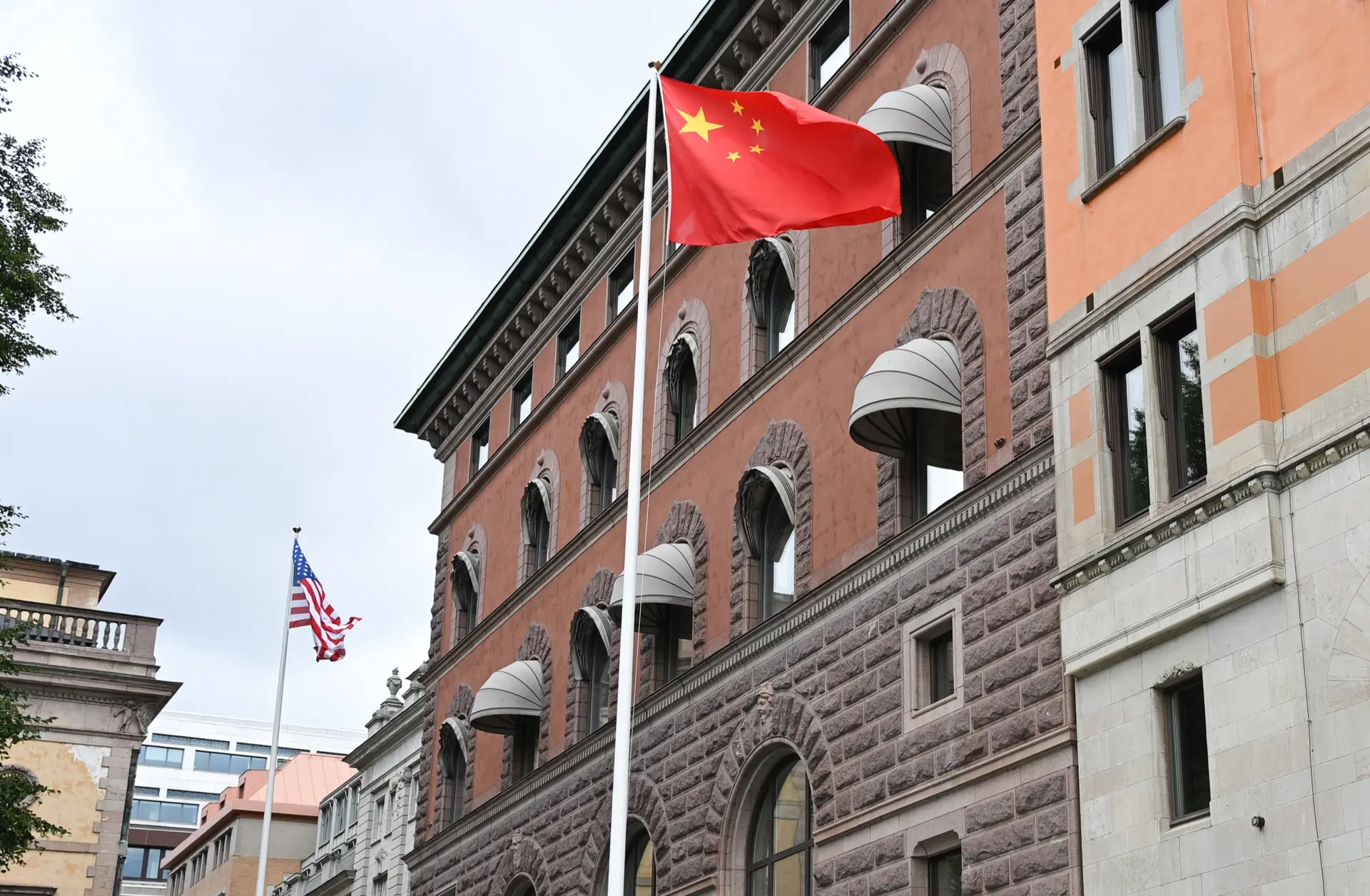 2018年以來，中美從「接觸合作」轉向「戰略對抗」，這是歷史性的巨大轉變。(圖：新華社)