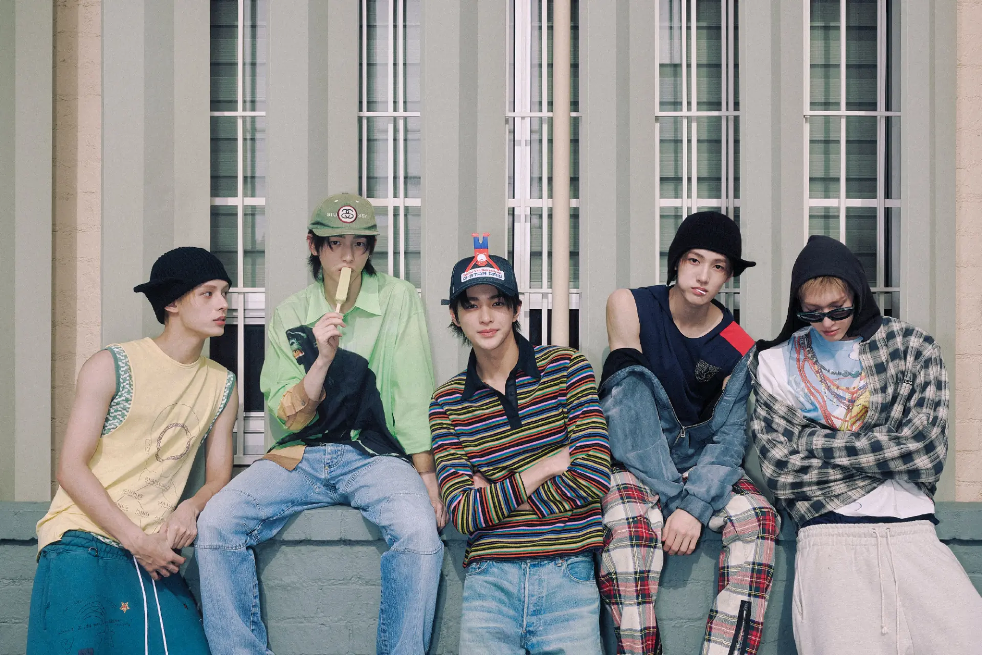 CORTIS 的團名取自「COLOR OUTSIDE THE LINES」的縮寫，寓意「突破框架、自由思考」，這一理念從團體誕生之初便深刻體現。(圖片：CORTIS_BIGHIT@微博)