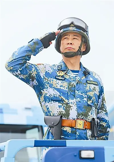 海軍反艦導彈方隊將軍領隊、北海艦隊副司令員劉庚群