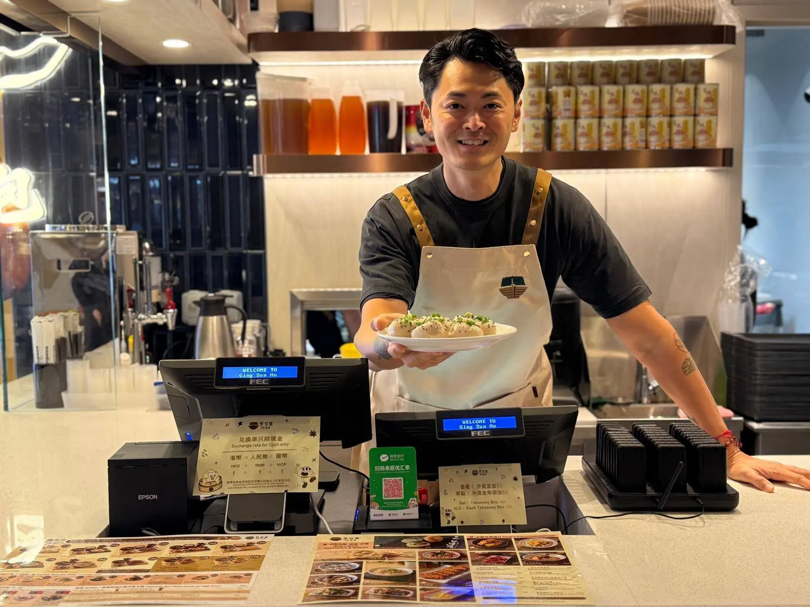 近日Oscar更在社交平台有感而發，分享自己對此次行善的想法，他寫道「幫助不是比賽，幫助不是潮流，每個人也有自己的方法，大埔今次的災情，是需要持續性的支持，我們每人出了一點綿力，加起來就不是綿力了」，簡單幾句話道出對災民的關切與行善的初心。(圖：蕭唯展@FB)