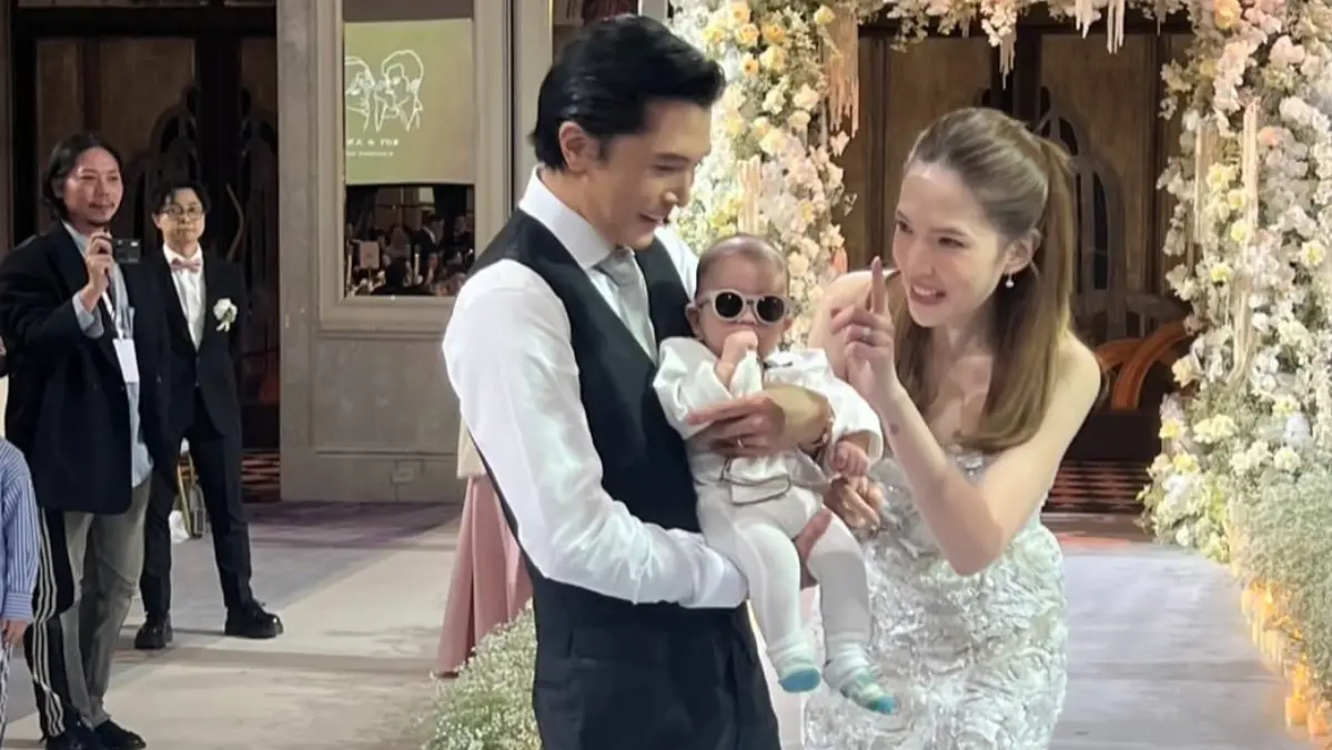 第二次進場時，邱澤抱着戴墨鏡的Ian登場，不時逗弄兒子的模樣充滿父愛，許瑋甯在旁微笑注視，一家三口的溫馨畫面讓全場掌聲不斷。