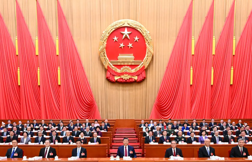 3月5日，第十四屆全國人民代表大會第四次會議在北京人民大會堂開幕。黨和國家領導人習近平、李強、王滬寧、蔡奇、丁薛祥、李希、韓正等出席大會。(新華社)