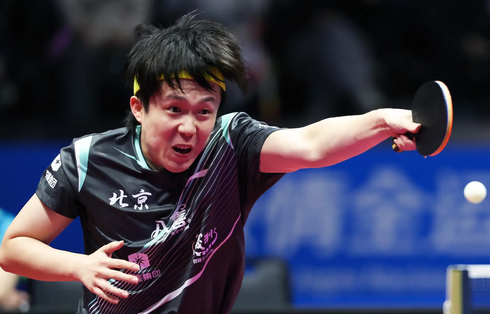 決勝局中，王楚欽明顯加強了發球質量與進攻強度，而經過多局惡戰的黃鎮廷體力稍顯不支，未能再創奇蹟，最終以5-11告負，總局分3-4憾別賽場。(圖：新華社)