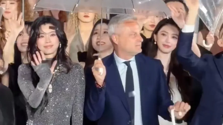 同框氣場差距引熱議！奚夢瑤憑超模質感盡顯風采的封面圖片