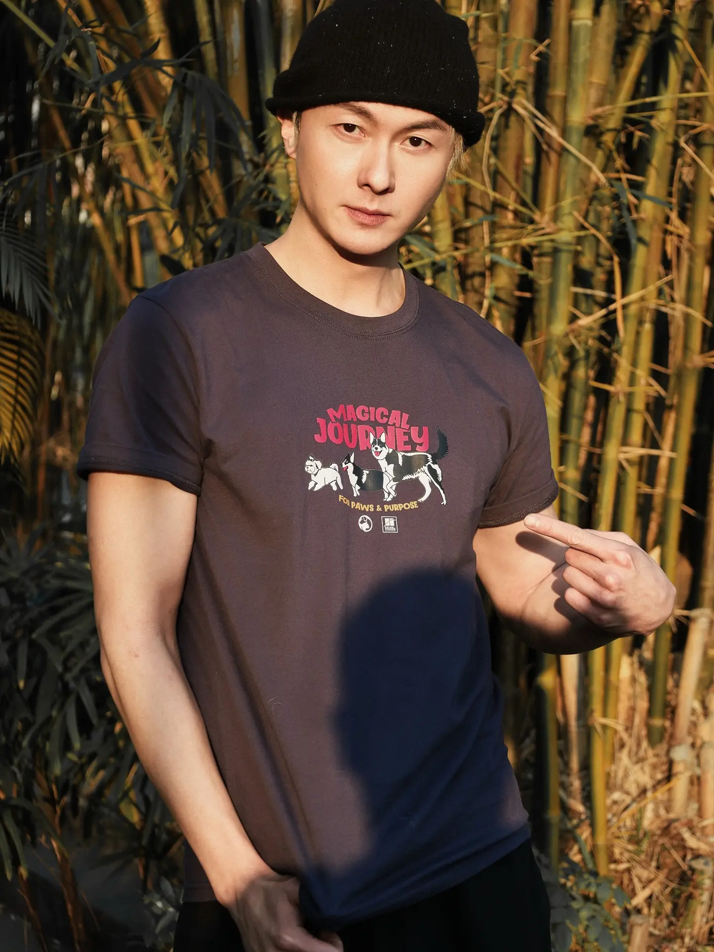 正在珠海拍攝電影《香港奇案》的王浩信，雖身在内地趕戲且舊傷未愈，仍第一時間作出回應，態度更為強硬。他明確表示：「我哋依家會考慮採取法律行動，因為呢個係屬於佢嘅私人帳戶，亦未經過佢同意公開佢嘅私人照片，所以呢段時間其他嘢都唔回應住喇！」強調當下一切以保護女兒為首要任務。(圖：王浩信@FB)