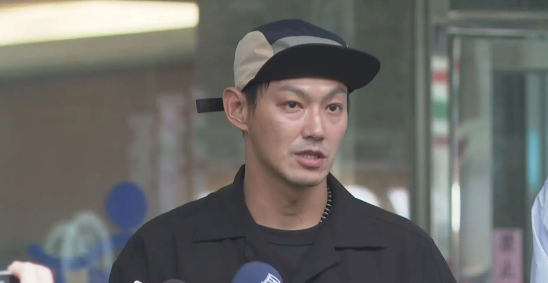 據庭訊披露,「棒棒堂」成員威廉是核心涉案者之一。他在庭上坦承,於兵役體檢的 24 小時血壓測量環節中,接受了案主謀陳志明安排的人員代為量測血壓。(圖片:網絡翻攝)