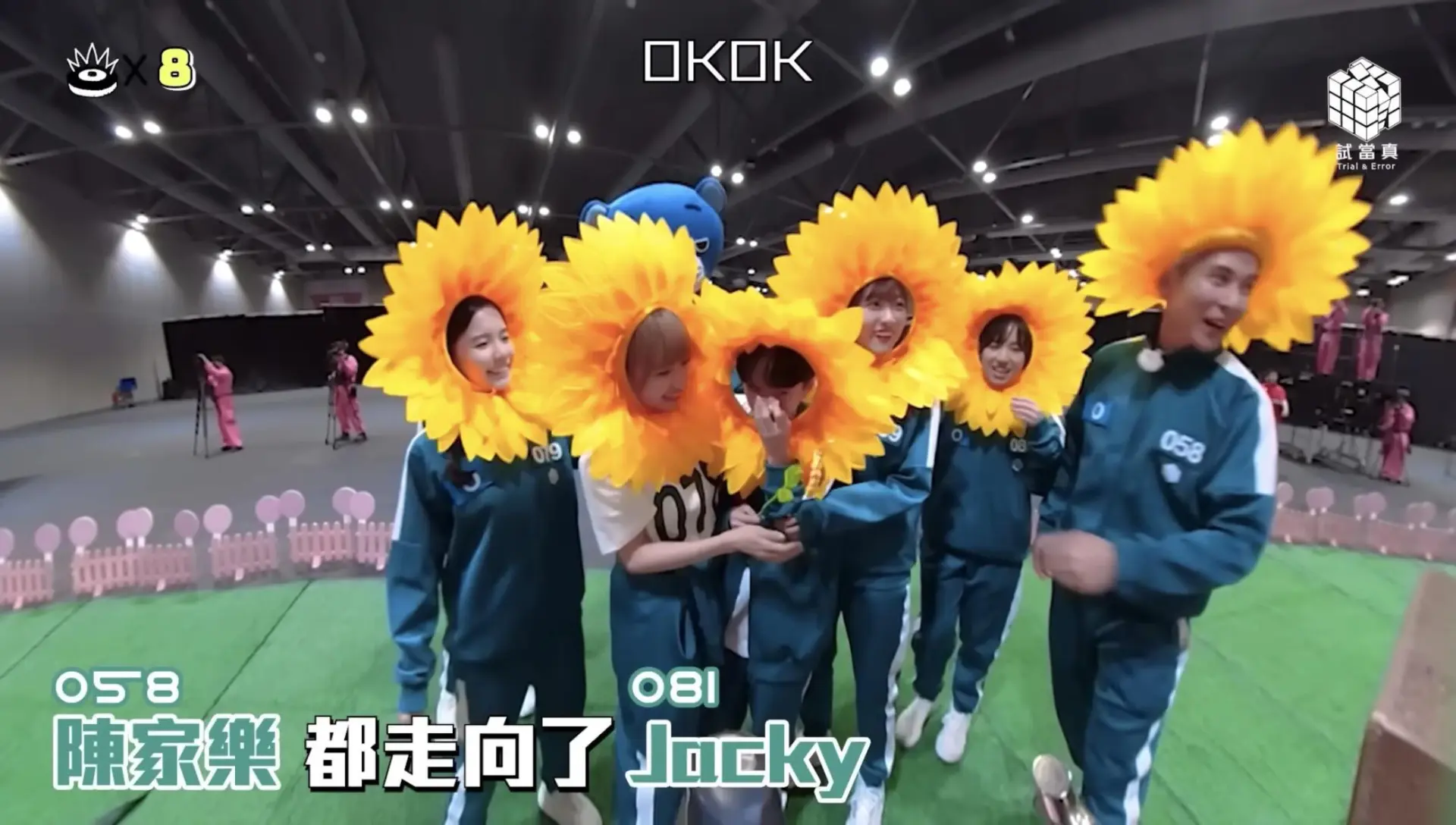 多個片段引發網民熱議。其中 13 歲參賽者 Jacky 喺「氹氹轉菊花園」中抽中「國王」兼落入危險區,嘉盈即時叮囑佢「唔需要保護我哋,應該由我哋保護你」。(圖:視頻翻攝)