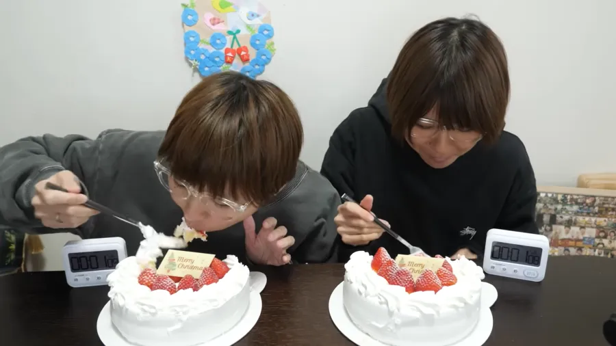 日本公開憂鬱癥的大胃王雙胞胎4分鐘狂吞完巨型蛋糕，嘴唇發紫讓粉絲淚崩的封面圖片