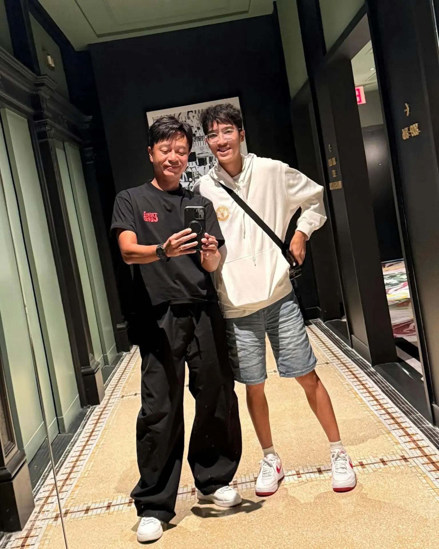 姚焯菲因與同校就讀電影電視學系的李克勤兒子李立仁（Ryan）互動頻繁傳出緋聞。二人因共同學術導師牽線結識，Ryan 曾協助拍攝姚焯菲的《廣東話估歌仔》短片。（圖：ryanleecontent@IG）