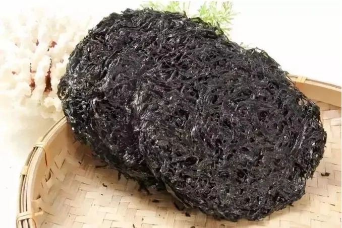 近些年來，在社交平台上一直流傳的「紫菜是塑膠袋做的」說法，簡直把大海的饋贈黑成了「健康殺手」。（示意圖來源：網絡）