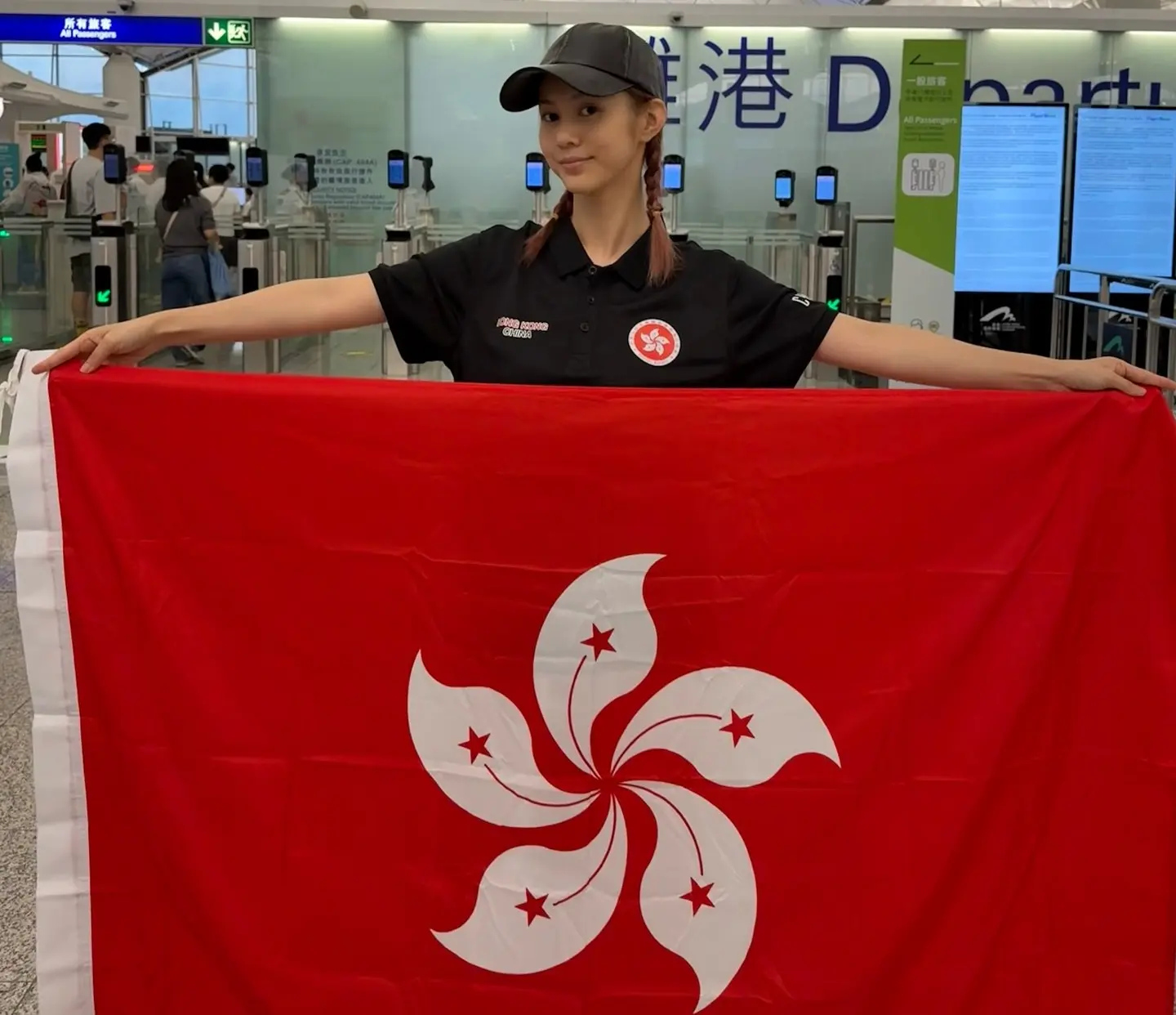 香港新生代女演員鄧月平(Larine)在馬來西亞布城書寫了跨界新頁章。首次參加亞洲級賽事的她,為香港隊摘下銅牌,成為賽事焦點之一。(圖:Larine 鄧月平@FB)