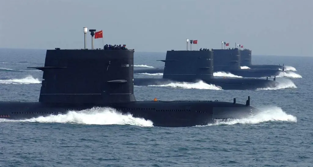 圖為解放軍海軍仍有指揮室圍殼的潛艦。（新華社）