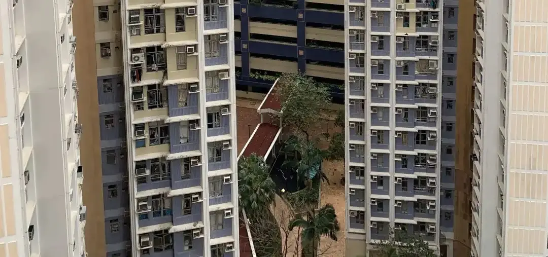 警方接獲報案後，立即派遣救援人員到場，但經過檢查後，醫護人員證實該名婦女已當場不治。(圖：網絡翻攝)