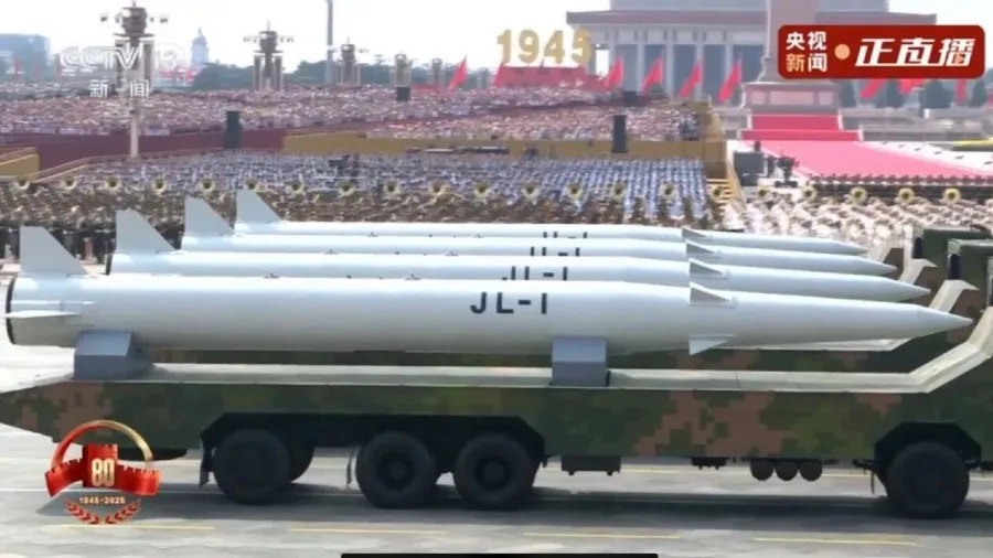 解放軍首度公開驚雷-1空射核導彈 殲-20護航轟-6N完整空中核打擊編隊曝光的封面圖片