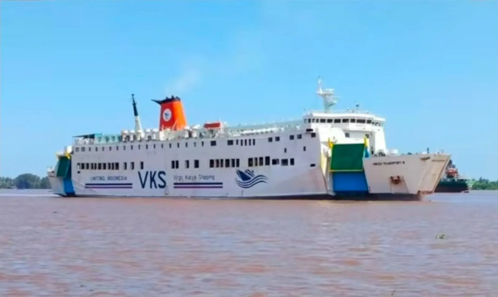 圖為涉事渡輪「Virgo Transport 8」。（x/@Asemanis0127）