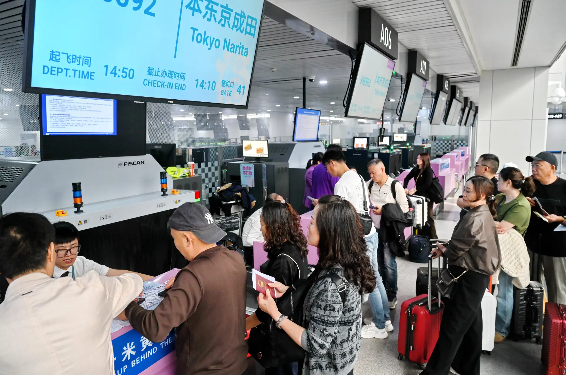 為配合相關安全提醒，內地三大航空公司中國國航、南方航空及東方航空陸續公布日本航班免費退改措施。根據公告，11月15日中午前購買或換開、出發日期在12月31日前的未使用日本進出航班機票，在有效期內首次變更及退票可免收手續費。(圖：新華社)