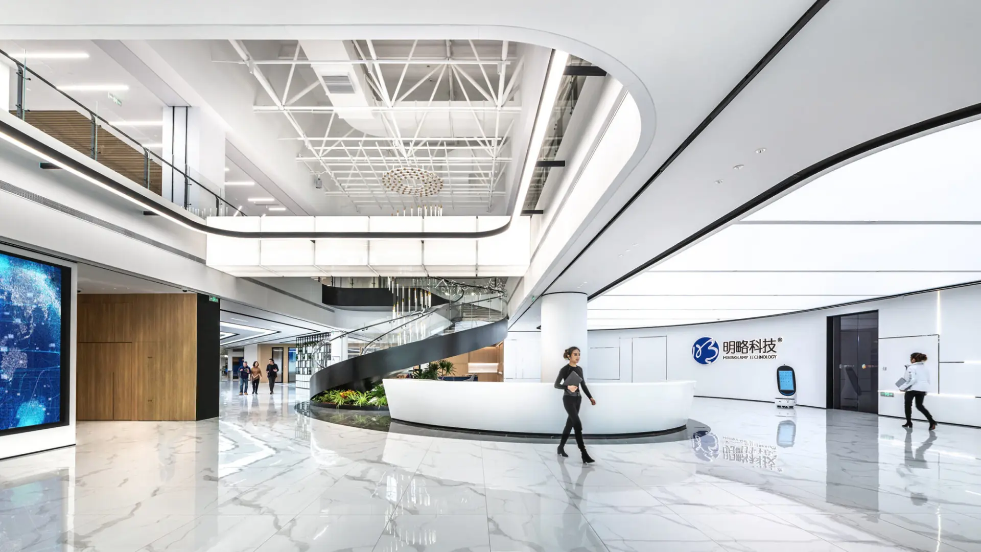 技術研發是明略科技的立身之本。截至 2025 年 6 月 30 日,公司擁有 2322 項專利及 596 項專利申請,其中發明專利達 1296 項。近期更推出針對企業市場的大模型產品線 DeepMiner,以及登頂全球權威榜單的 GUI 操作模型「Mano」等。(圖:網絡翻攝)