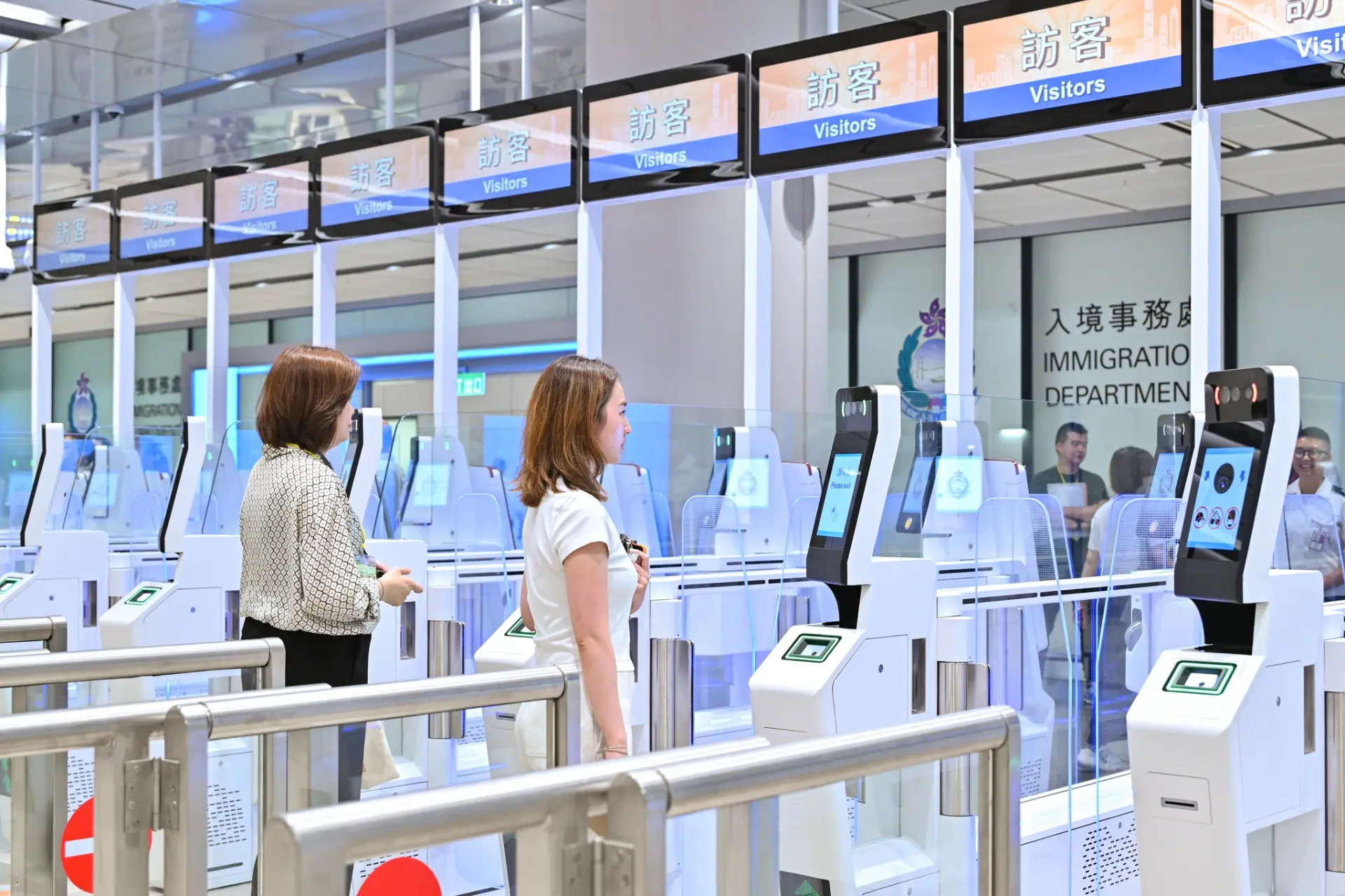 隨着演習順利完成，機管局宣告二號客運大樓將於本月27日正式啟用，預計啟用後首12個月可處理約800萬人次旅客。 (圖：香港國際機場@FB)