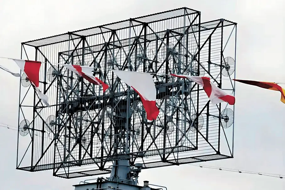 新型反隱身米波有源相控陣雷達