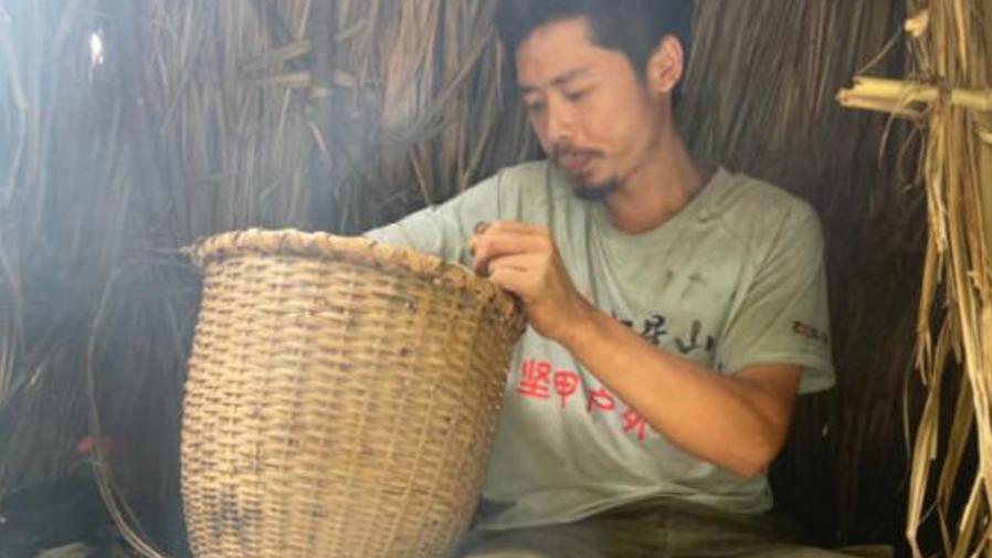 老鼠成主菜,他卻笑到最後——「荒野最靠譜的男人」誕生!  的封面圖片