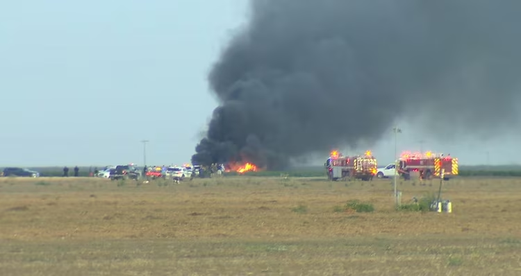 加州消防局稱，當地時間7月30日的F-35墜機事故引發一場小規模的草地火災。（美國廣播公司）