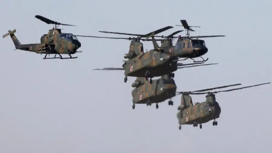 中日關係陷僵局 日本自衛隊聲稱直升機連2天遭雷射 「綠色」光線照射1分鐘的封面圖片