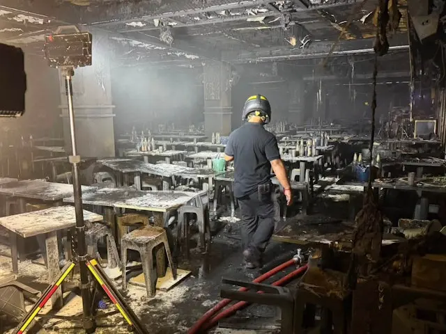 泰國曼谷酒吧發生大火，現場付諸一炬。（Fire & Rescue Thailand圖片）