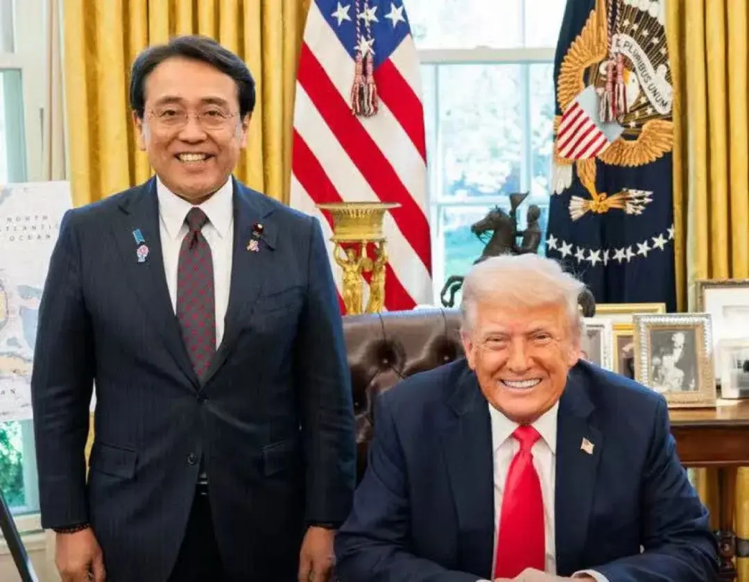 當地時間4月16日，赤澤亮正與特朗普在白宮會面。（特朗普社交媒體賬號）