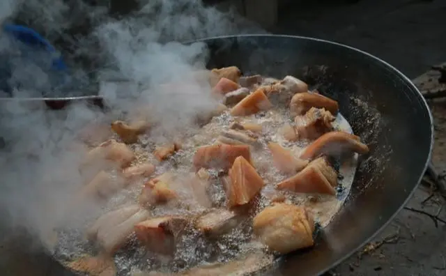 說到刨豬湯，可不是簡單的一碗湯，而是西南地區刻在歲月裡的年俗標記。（示意圖來源：網絡）