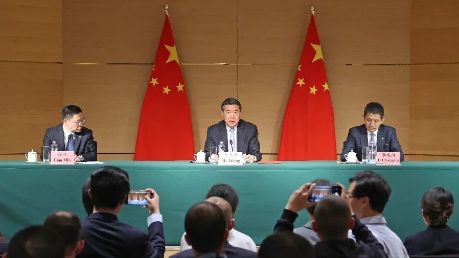 何立峰：中美達成重要共識 會談取得實質性進展的封面圖片