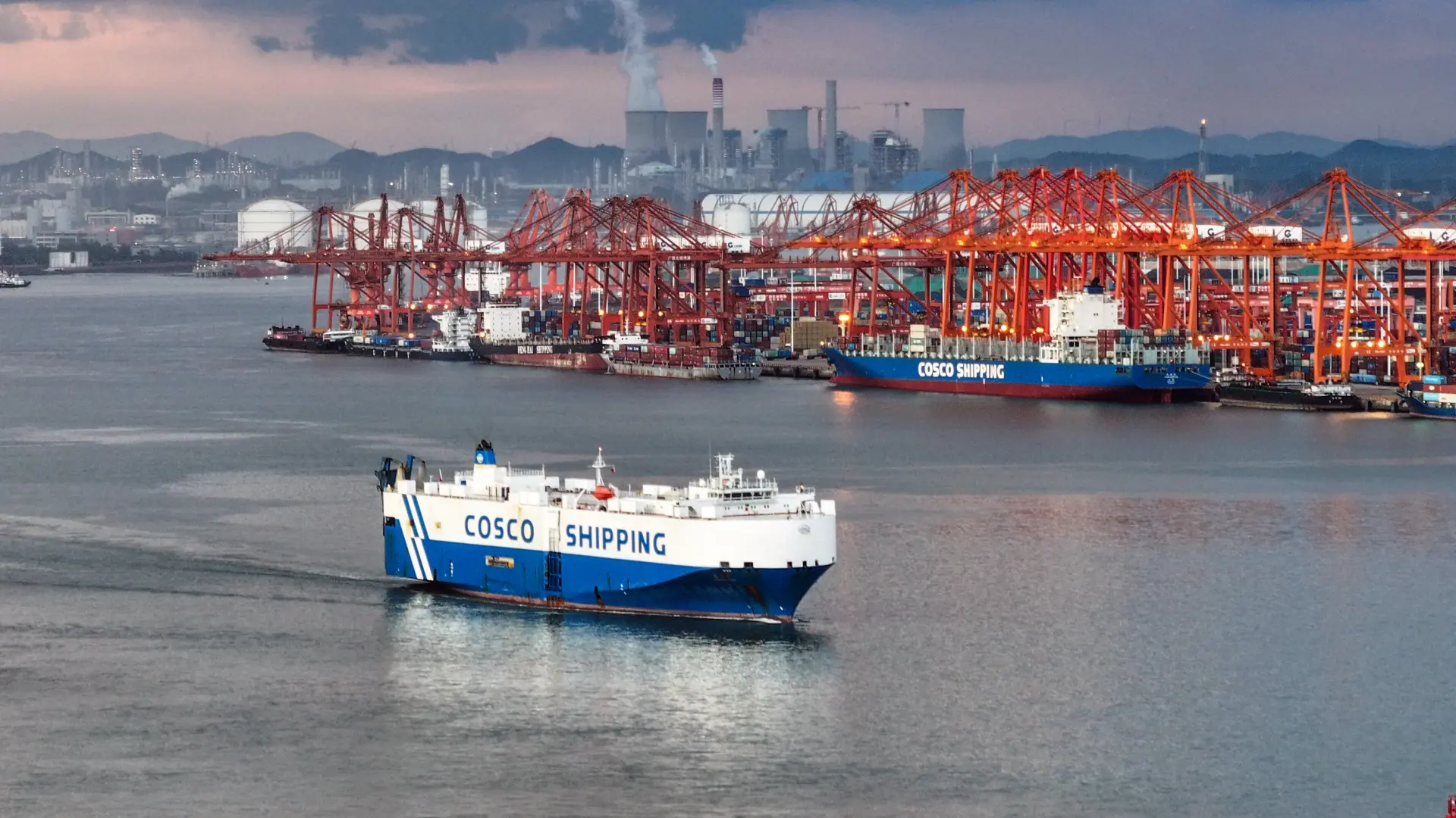 在這硝煙四起的過程中，每個人都受到區域化、成本上升、效率下降的影響，並且可能也將成為我們未來10年的新常態。(圖：新華社)