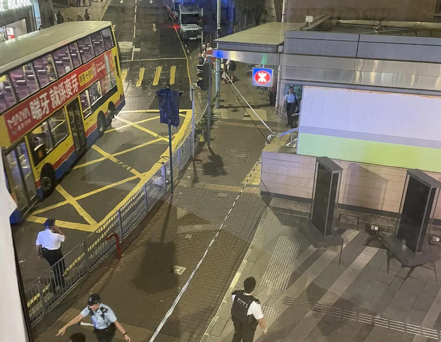 西環香港大學站B1出口傷人案。（網上圖片）
