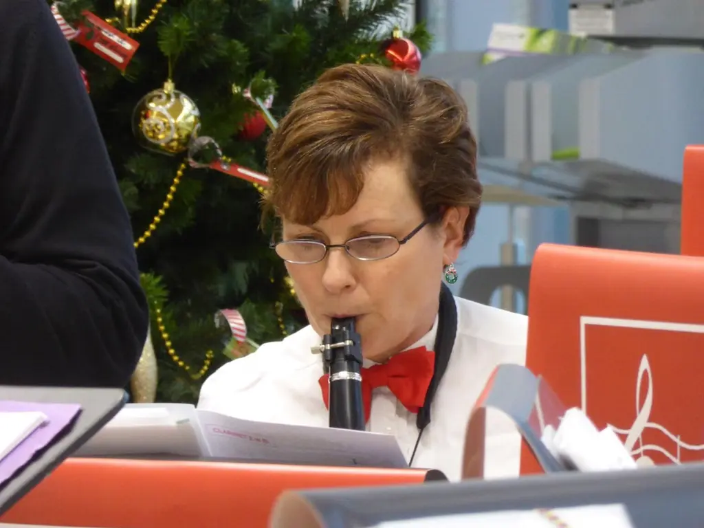 貝肯是名半職業音樂家，曾在東格林斯特音樂會樂團（East Grinstead Concert Band）演奏多年。（來源：King's College Hospital NHS Foundation Trust@FB）