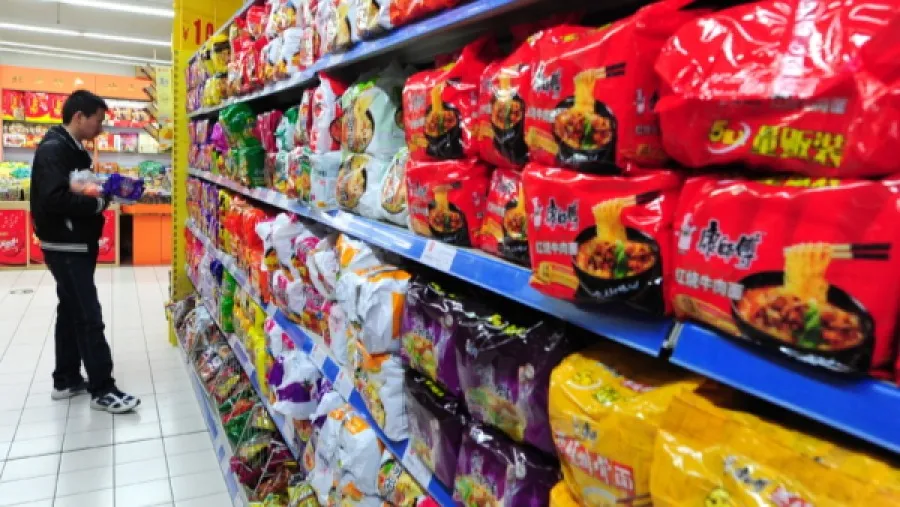 中國方便麵消費量銳減 行業龍頭康師傅漲價「減收增利」的封面圖片