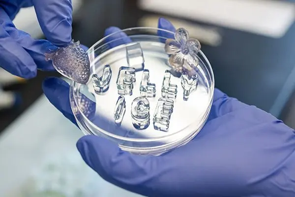 夏天用冰塊降溫，總要面對融化後的髒水麻煩？ 美國加州大學戴維斯分校（UC Davis）研究團隊帶來新解法 ——「果凍冰塊」（來源：engineering.ucdavis.edu）