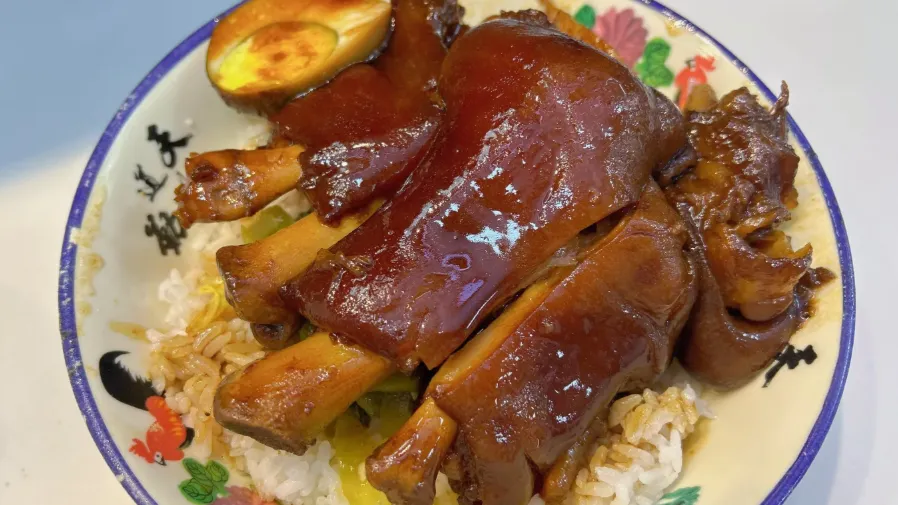 廣東人愛到排隊的豬腳飯，北方人為何不買單？的封面圖片