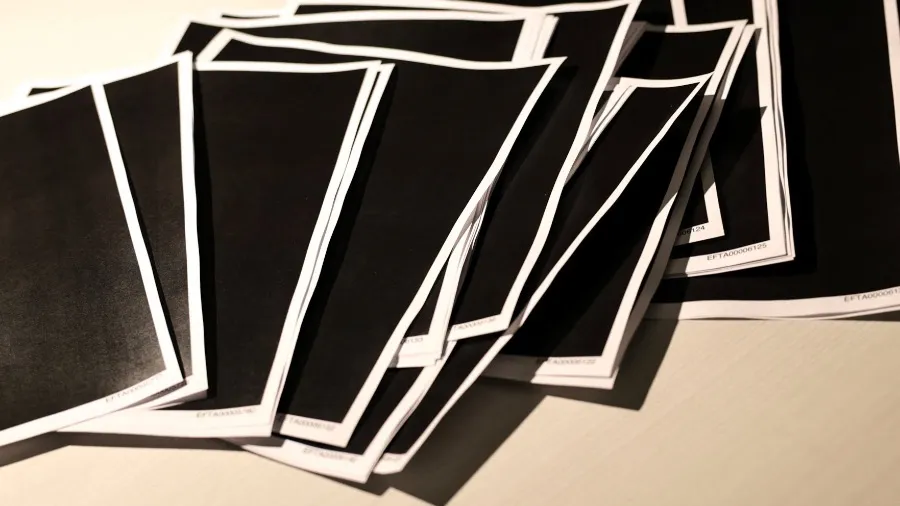 美國司法部釋出艾普斯坦案塗黑文件 揭招募未成年女孩細節的封面圖片