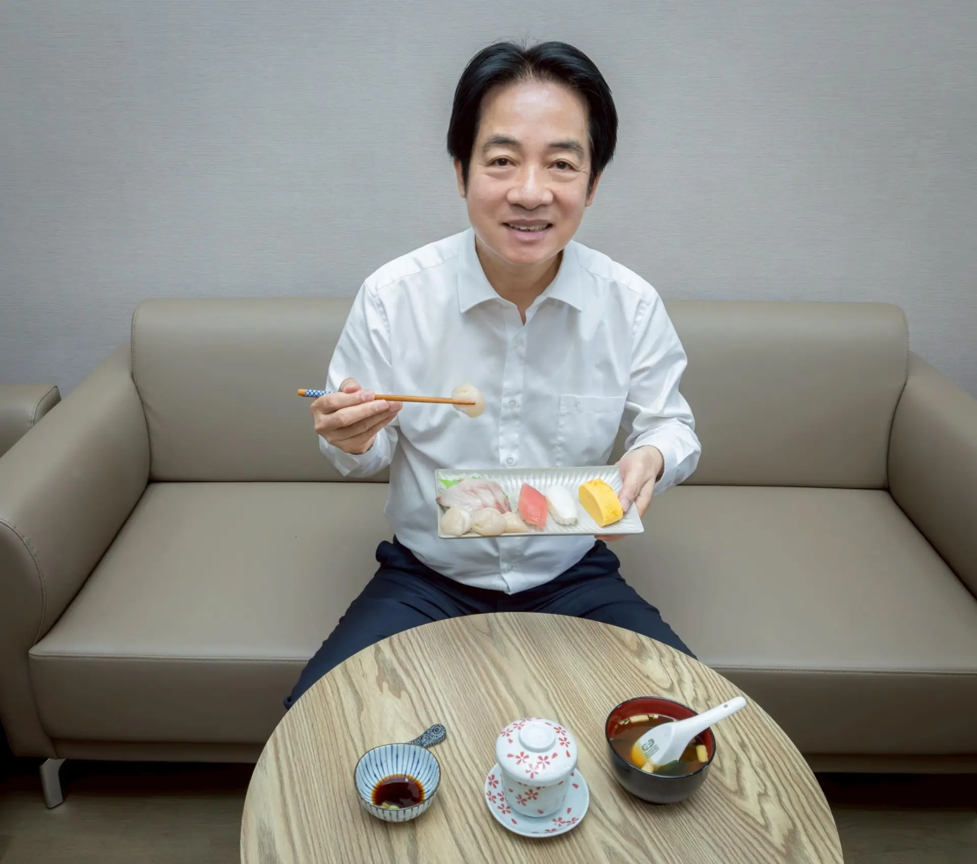 在高市風波後，台灣地區領導人賴清德也發表了相對強硬的談話，重申台灣拒絕中國壓力、感謝日本支持。這番言論出於賴清德口中，並不意外。也許，他又有了「撿到槍」的錯覺。(圖：賴清德@FB)