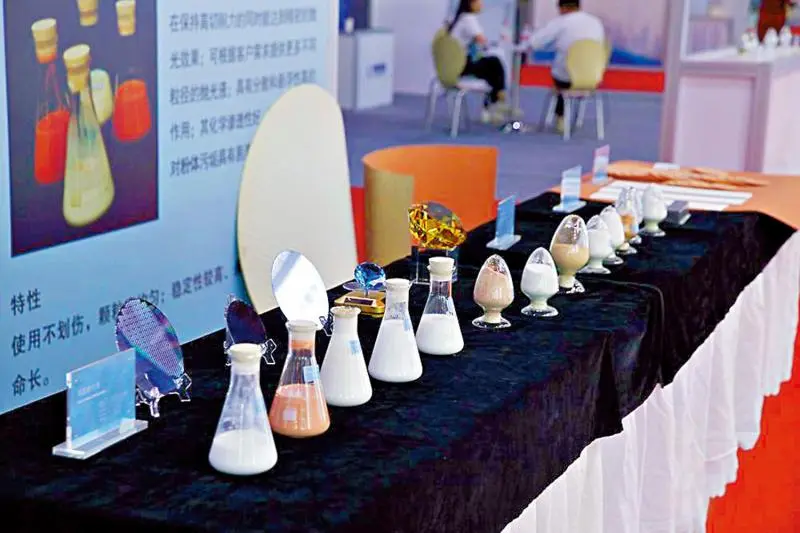 在2023全國稀土新材料及應用展覽會上展出的稀土資源。（新華網）