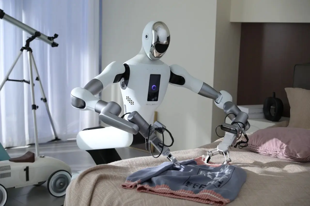 2025年12月9日，國內人形機器人領域傳出重磅消息，有知情人士向媒體透露，行業獨角獸企業銀河通用機器人正在積極籌備赴港上市，已為此準備數月，預計明年一季度提交上市申請，最快或於一月完成交表手續。(圖：網絡截圖)