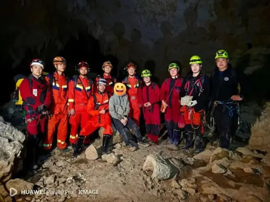 中國廣西河池37歲男子韋某，為拍照打卡被明令禁入的「世界第一長洞」江洲地下長廊，獨自進洞後迷路，斷水斷糧僅靠地下水維生6天。救援人員歷經3天搜尋將其救出，目前韋某身體狀況穩定。（來源：網絡）