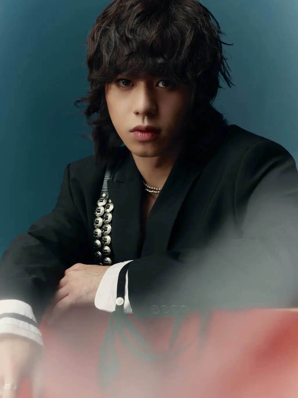 英皇娛樂集團營運總裁霍汶希（Mani）透露，早在《全民造星 II》時期已留意到曾比特的才華，讚賞他對音樂的堅持與熱誠，後來因緣際會結為朋友，終於促成合作。(圖：Mike 曾比特@FB)​