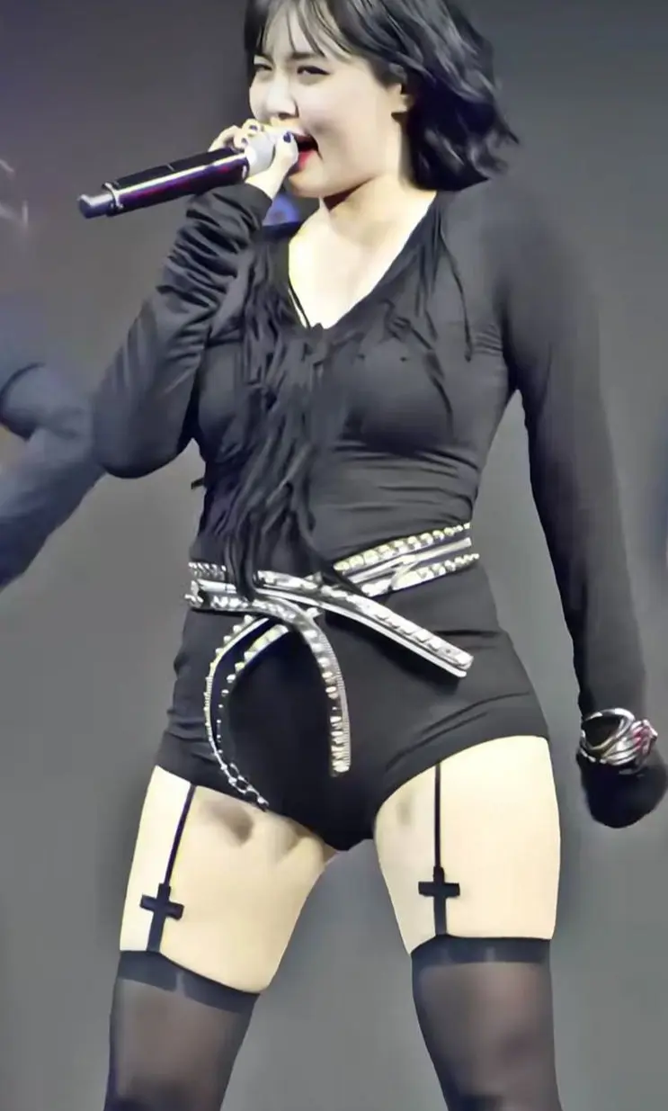 33 歲韓國「性感小野馬」泫雅（HyunA）因體態較以往圓潤，不僅被網友質疑「是不是懷孕了」，更遭酸「好像大媽」「認不出來」。(圖片：視頻翻攝)​