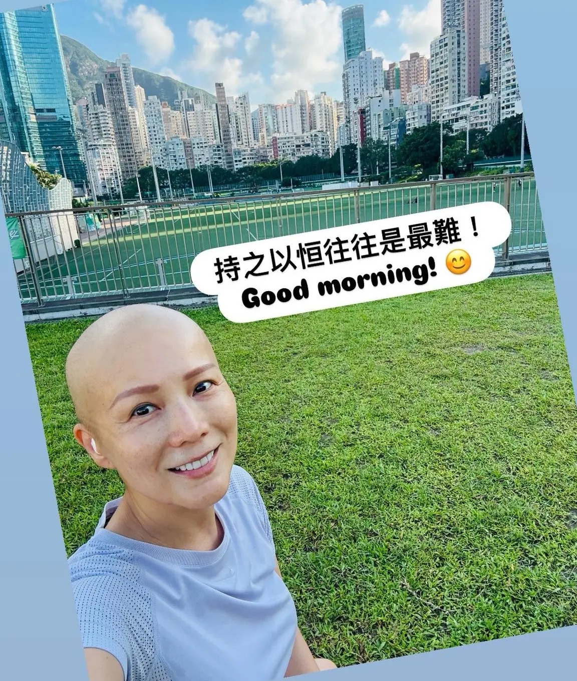 現年 51 歲的 1998 年港姐季軍吳文忻，四年前確診乳癌後便開啟抗癌之路，2024 年病情復發並惡化至第四期，癌細胞更擴散至尾龍骨，儘管她始終以堅強姿態面對，卻難敵癌魔侵襲。(圖：Nathaliie Ng吳忻熹 - 吳文忻@FB)