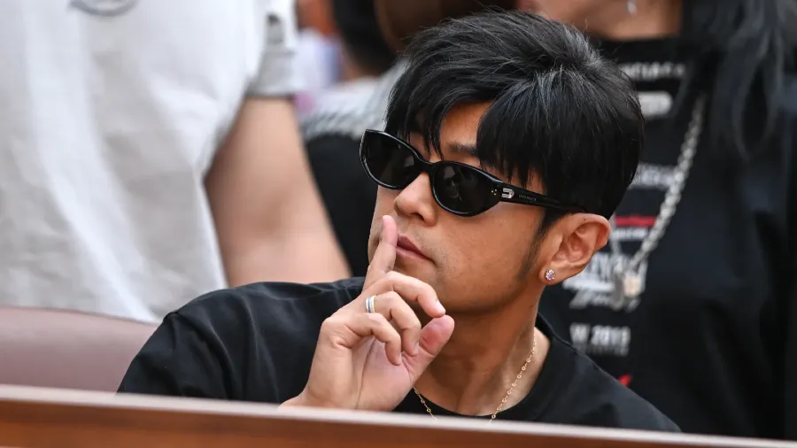 周傑倫轉發「famous Chinese singer」影片，為何會掀起兩岸熱議？的封面圖片