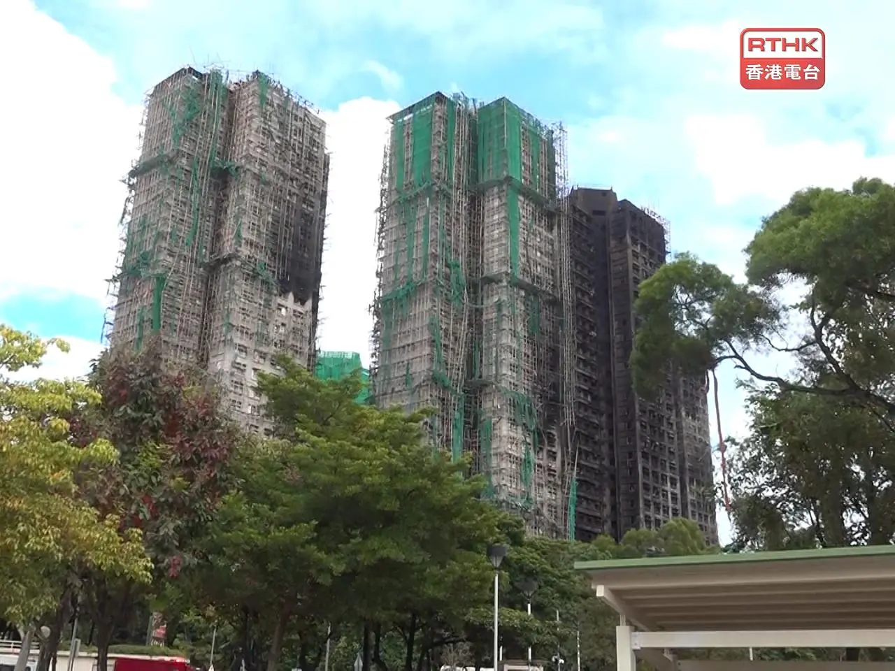 民青局強調，聲明只為防止濫用資助，若之後大廈解封，宏志閣業主即使正接受補助，仍可選擇搬回單位，但下一期補助將不會發放。（港台圖片）