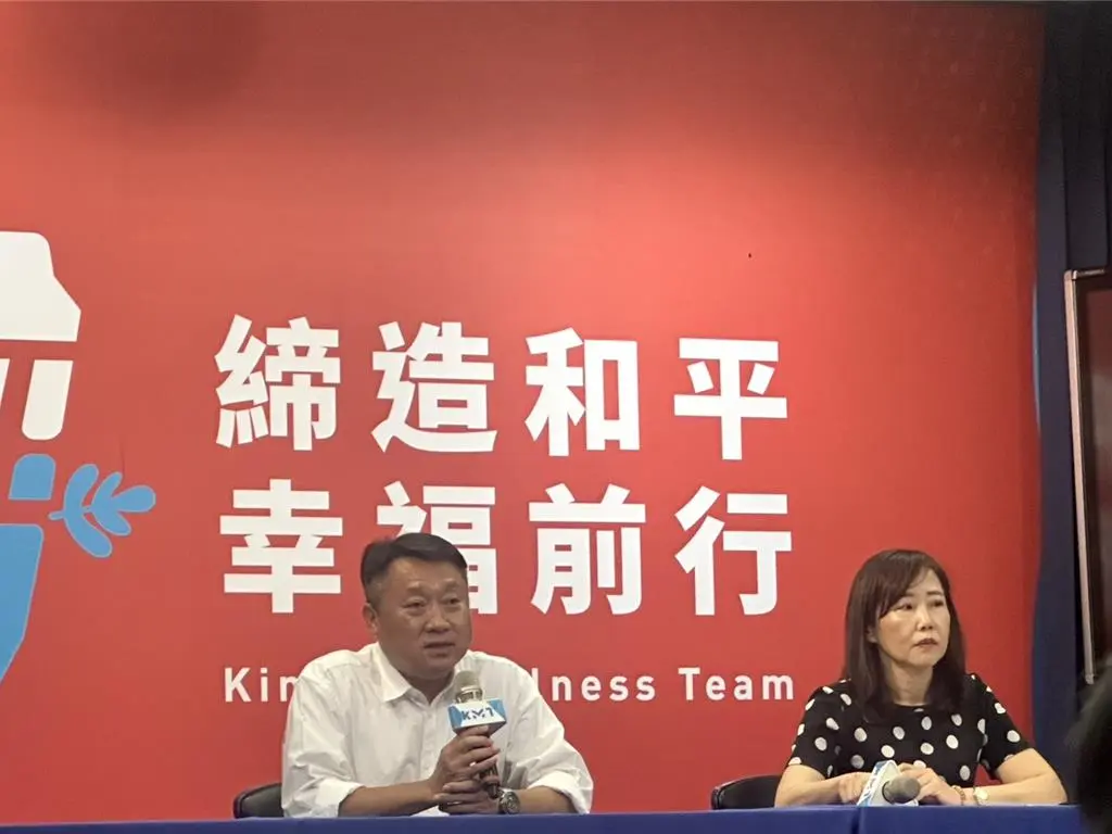 國民黨副祕書長李哲華（左）與文傳會主委尹乃菁（右）。(中時新聞網)