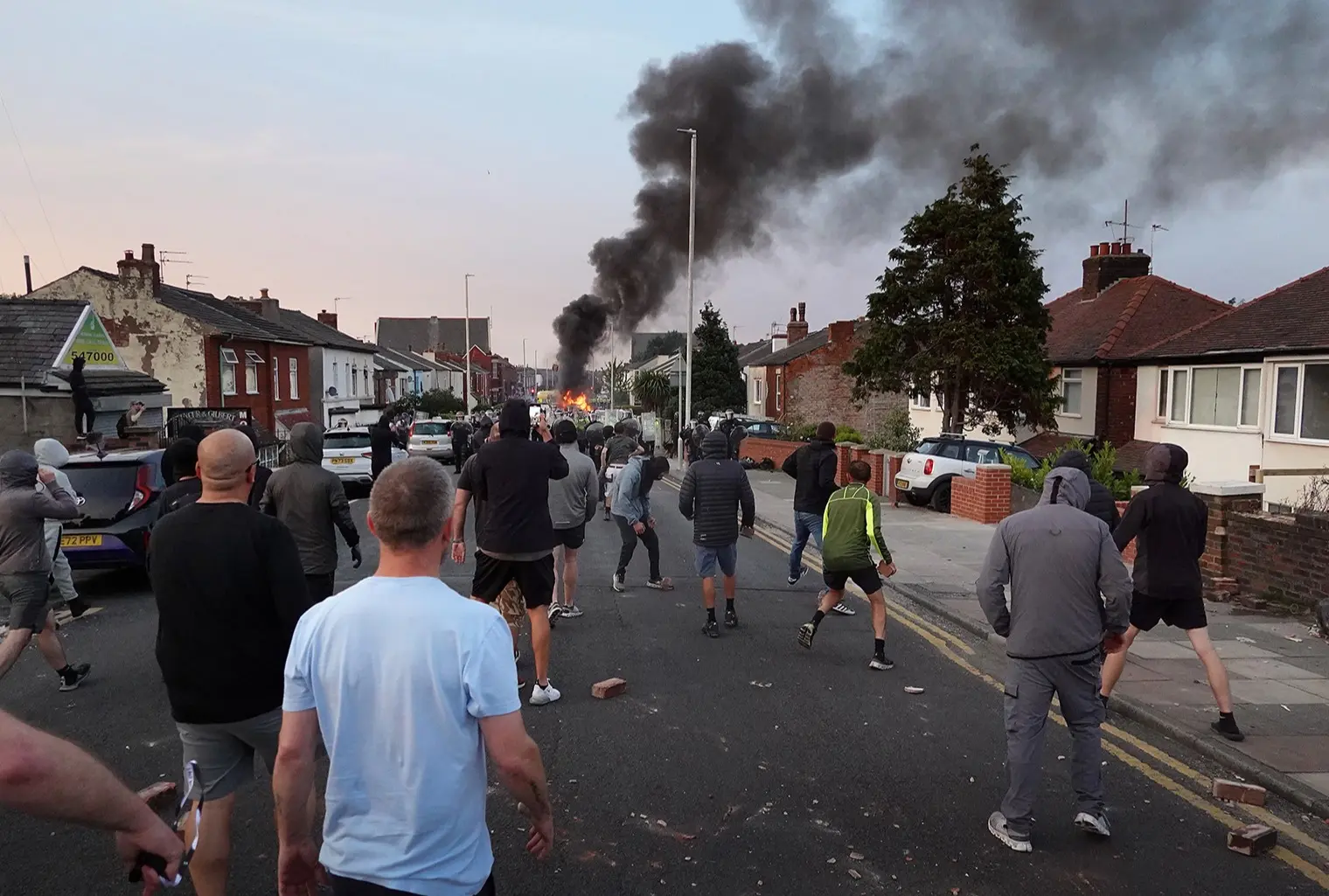 英國社會上出現了針對少數族裔的仇恨犯罪事件的增長，這引起了公眾的關注和擔憂。(圖：網絡翻攝)