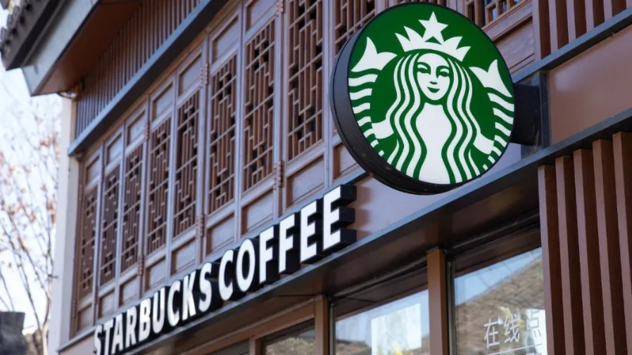 星巴克中國賣了 60% 股權！博裕資本 284 億接手，門店要擴到 2 萬家？的封面圖片
